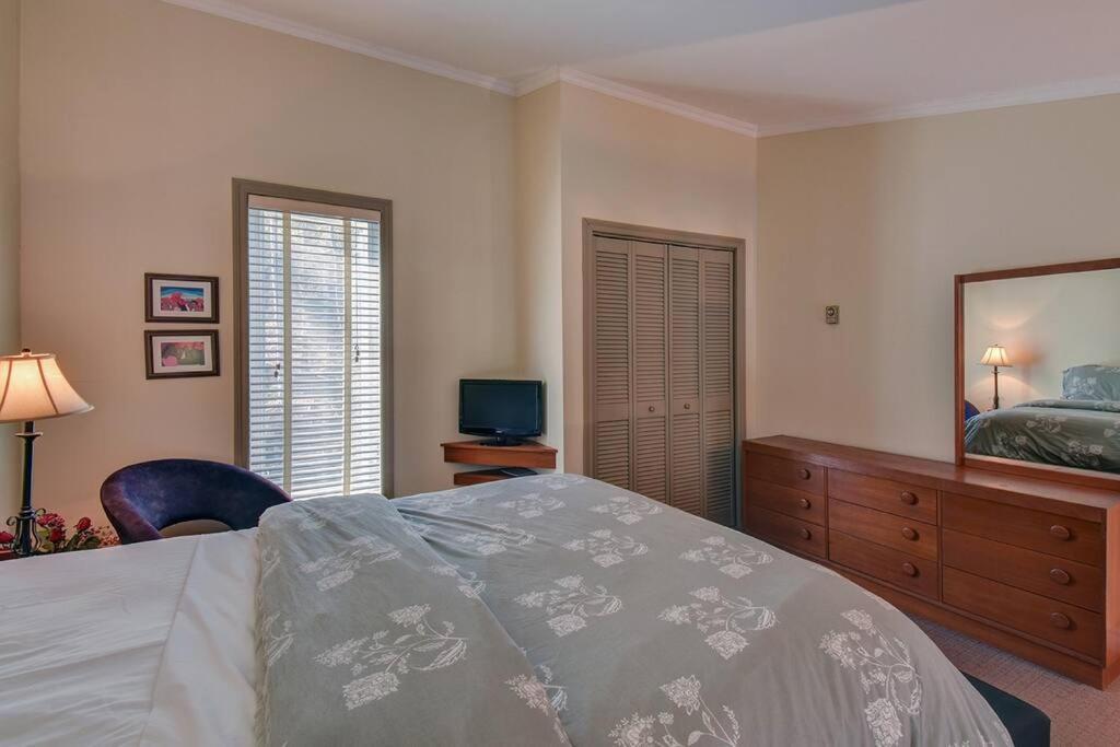 Charming Tremblant 1 Bedroom With Pool And Hot Tub Mont-Tremblant Luaran gambar